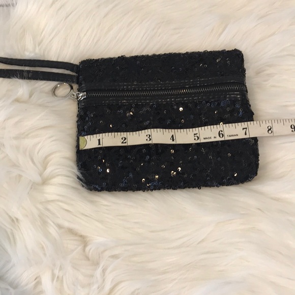 Sparkly sequin black wristlet - Picture 3 of 6